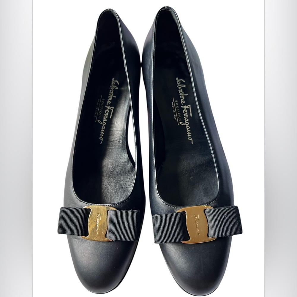 Salvatore Ferragamo Vara Black Leather Bow Pumps Slip On Heels Women’s Size 7.5